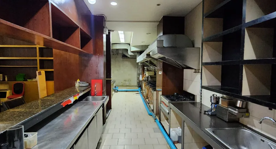 Gewerbefläche zur Miete mit 8 Zimmer in Watthana, Bangkok