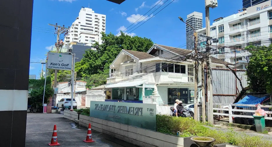 Gewerbefläche zur Miete mit 8 Zimmer in Watthana, Bangkok