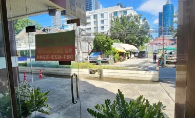 Gewerbefläche zur Miete mit 8 Zimmer in Watthana, Bangkok