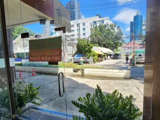 Gewerbefläche zur Miete mit 8 Zimmer in Watthana, Bangkok