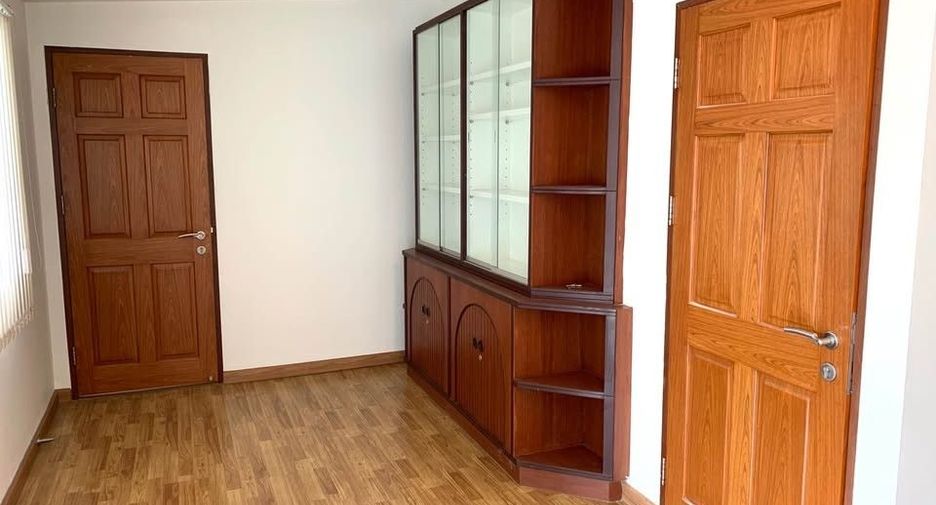 For rent 6 bedrooms house in Chatuchak, Bangkok