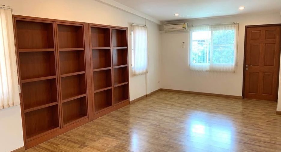 For rent 6 bedrooms house in Chatuchak, Bangkok
