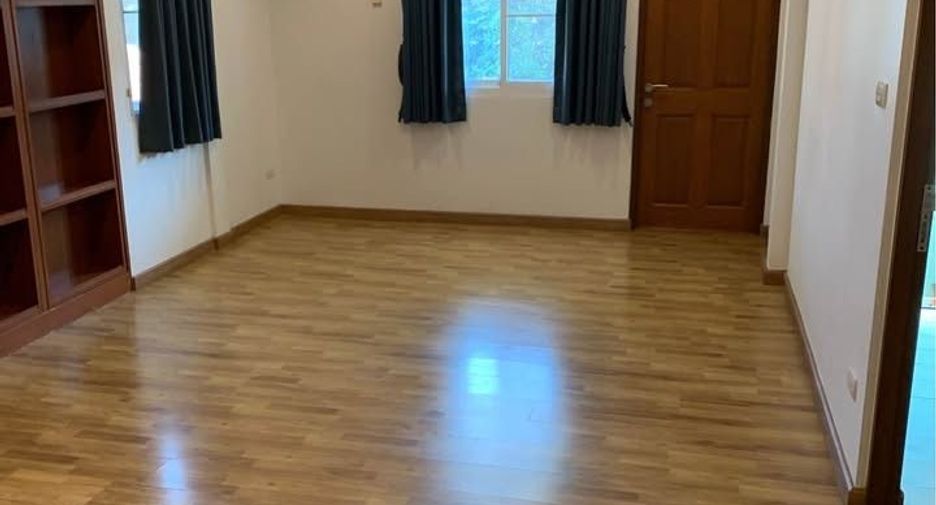 For rent 6 bedrooms house in Chatuchak, Bangkok