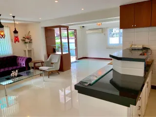 For rent 6 bedrooms house in Chatuchak, Bangkok