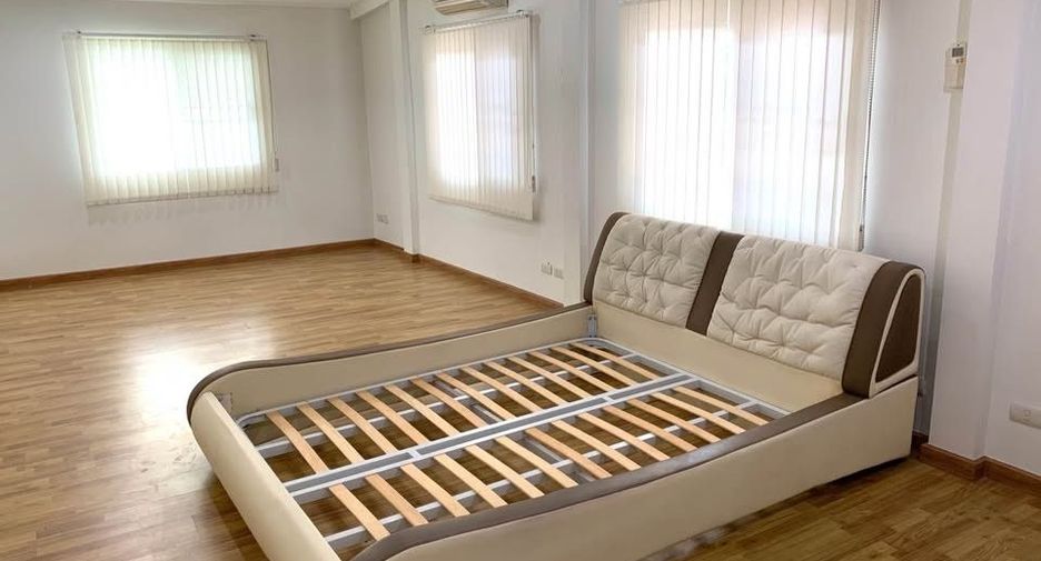 For rent 6 bedrooms house in Chatuchak, Bangkok