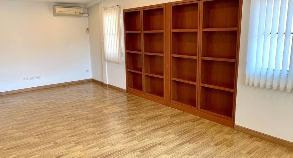 For rent 6 bedrooms house in Chatuchak, Bangkok
