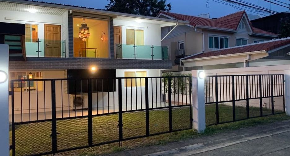 For rent 6 bedrooms house in Chatuchak, Bangkok