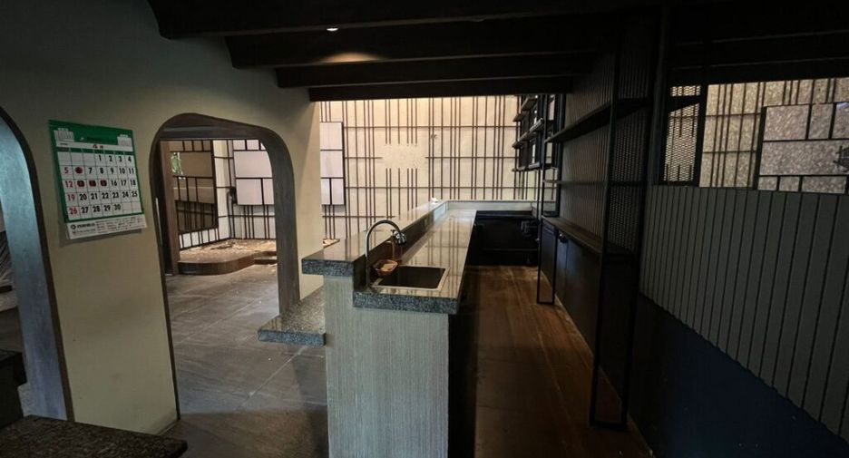 For rent retail Space in Khlong Toei, Bangkok