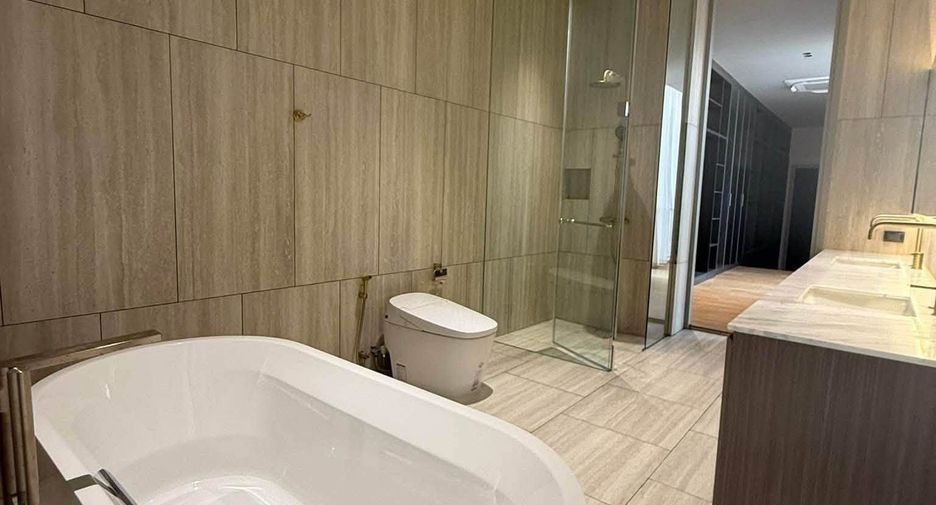 For sale 5 bedrooms villa in Sathon, Bangkok