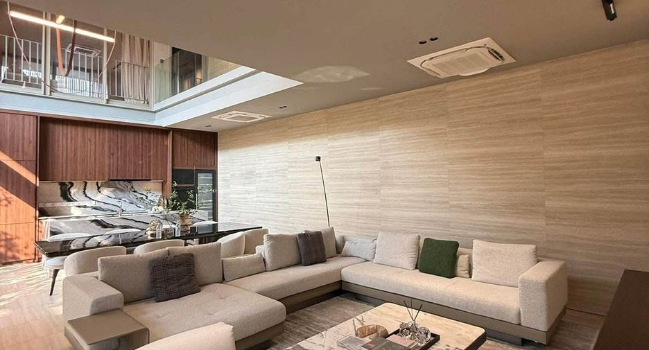 For sale 5 bedrooms villa in Sathon, Bangkok