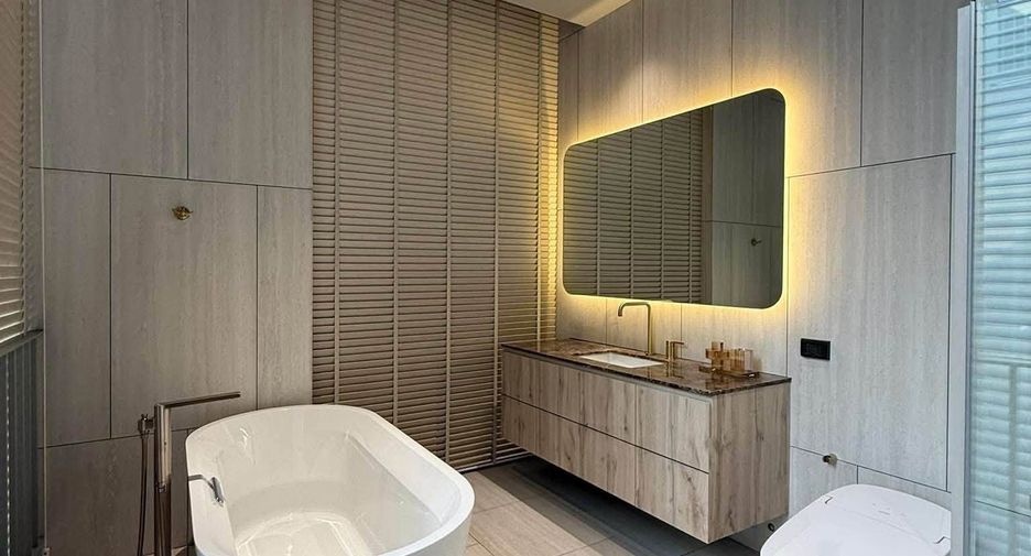 For sale 5 bedrooms villa in Sathon, Bangkok