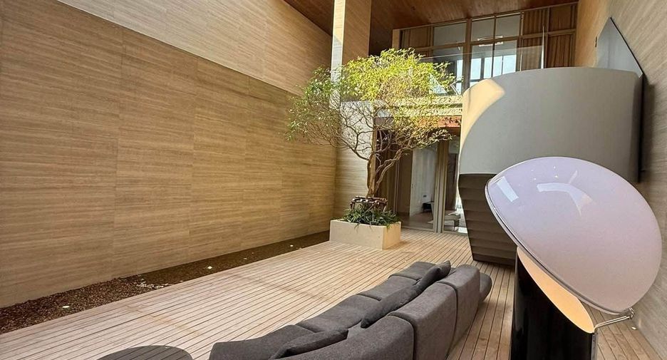 For sale 5 bedrooms villa in Sathon, Bangkok
