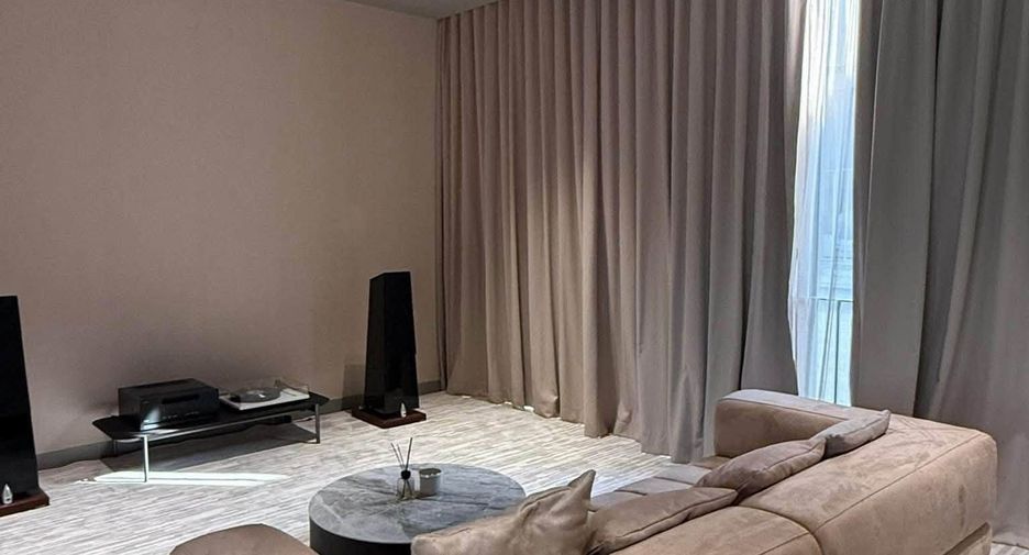 For sale 5 bedrooms villa in Sathon, Bangkok