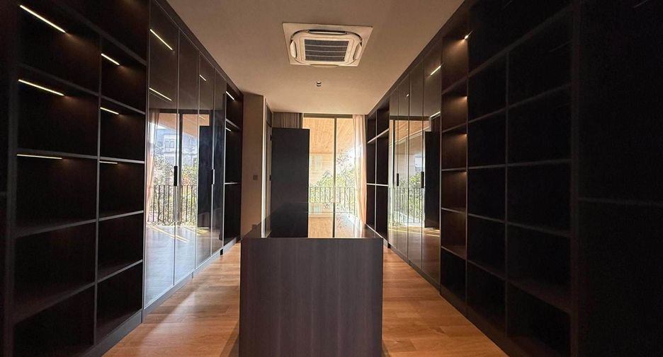 For sale 5 bedrooms villa in Sathon, Bangkok