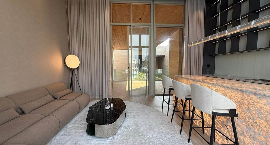 For sale 5 bedrooms villa in Sathon, Bangkok