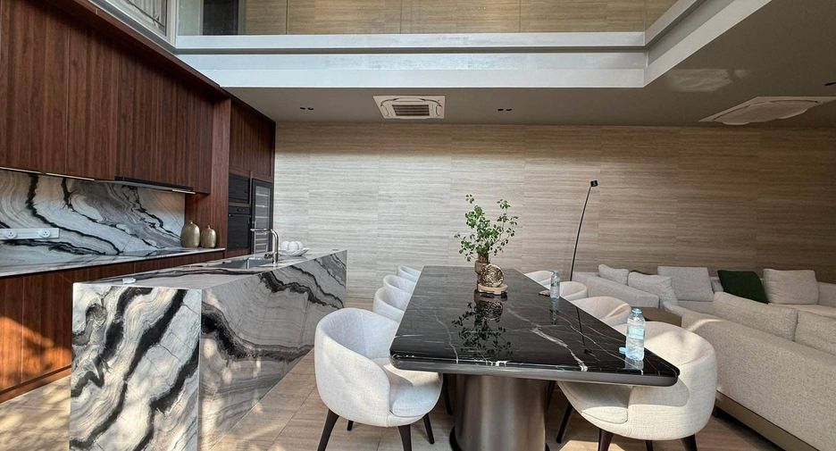 For sale 5 bedrooms villa in Sathon, Bangkok