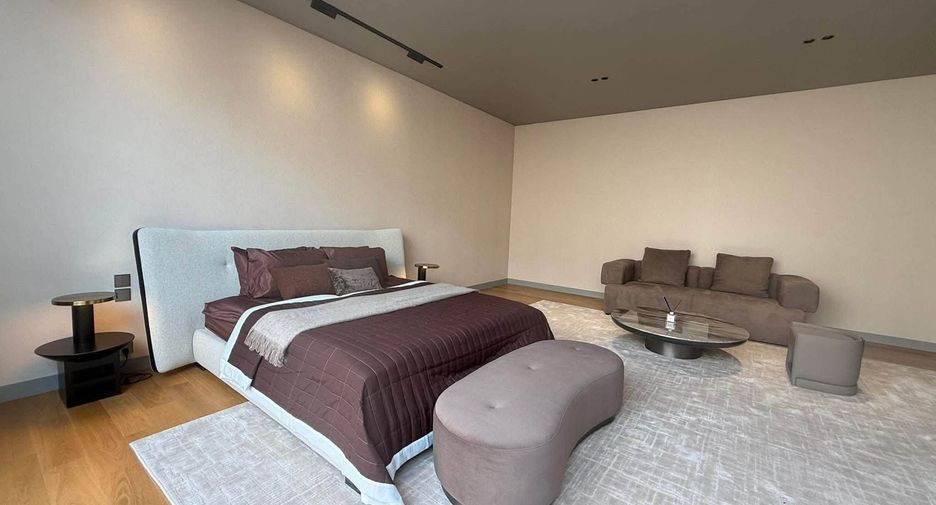 For sale 5 bedrooms villa in Sathon, Bangkok