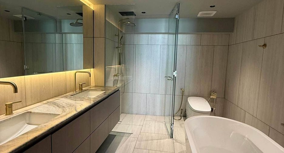 For sale 5 bedrooms villa in Sathon, Bangkok
