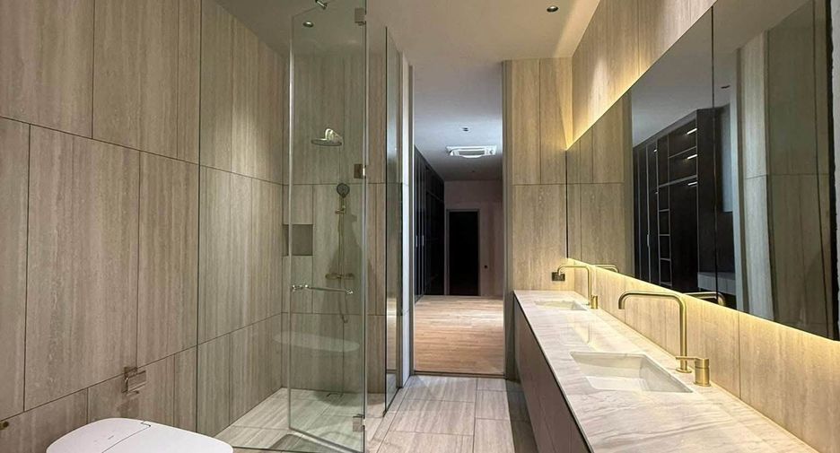 For sale 5 bedrooms villa in Sathon, Bangkok