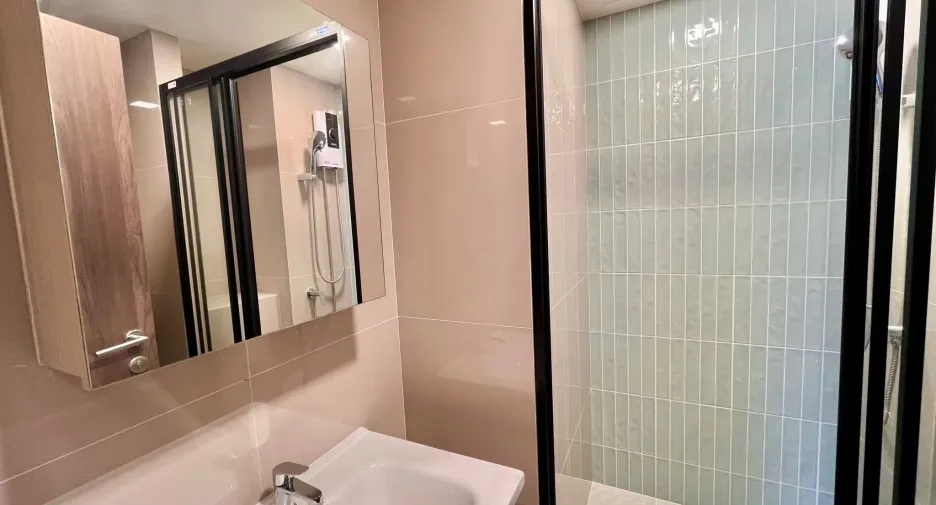 For rent 1 bed condo in Mueang Samut Prakan, Samut Prakan