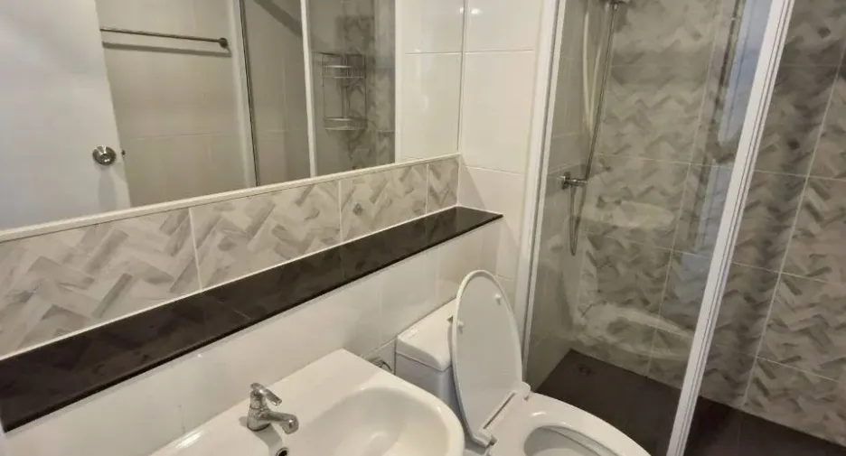 For rent 2 bedrooms condo in Bang Rak, Bangkok