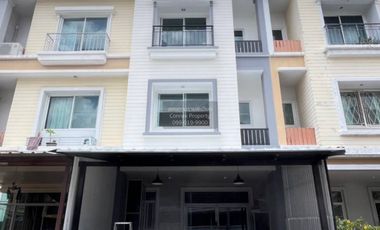 Casa adosada en venta de 3 habitaciones en Yan Nawa, Bangkok
