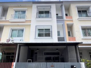 Casa adosada en venta de 3 habitaciones en Yan Nawa, Bangkok