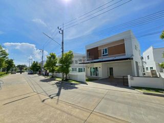 Haus zum Kauf mit 4 Zimmer in Mueang Samut Sakhon, Samut Sakhon
