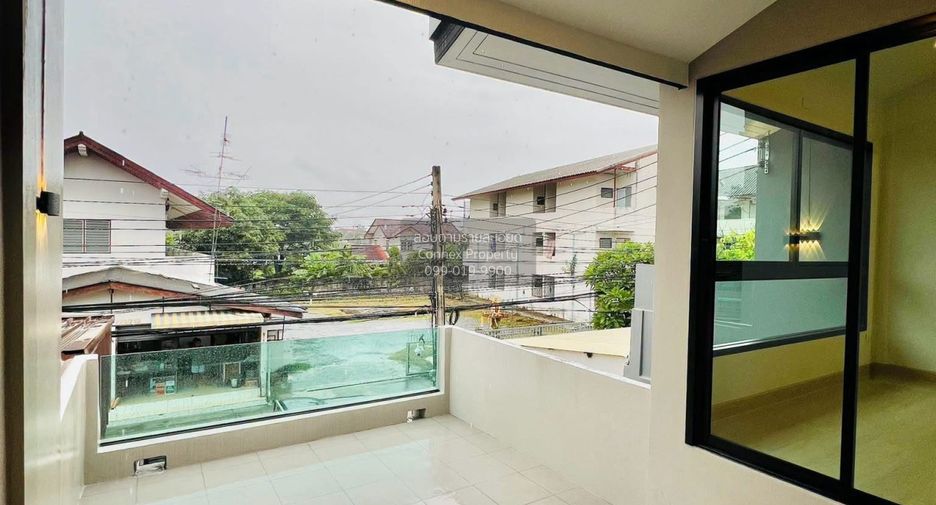 For sale 3 bedrooms townhouse in Pak Kret, Nonthaburi