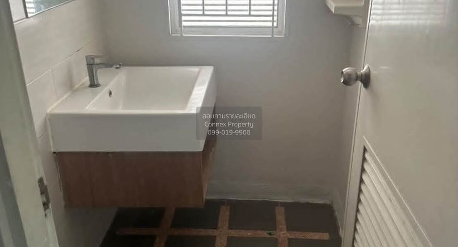 Casa adosada en venta de 3 habitaciones en Bang Yai, Nonthaburi