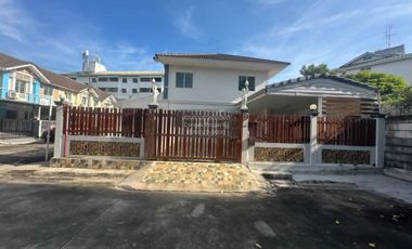 Casa adosada en venta de 3 habitaciones en Bang Yai, Nonthaburi