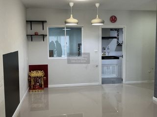 Casa adosada en venta de 3 habitaciones en Bang Yai, Nonthaburi
