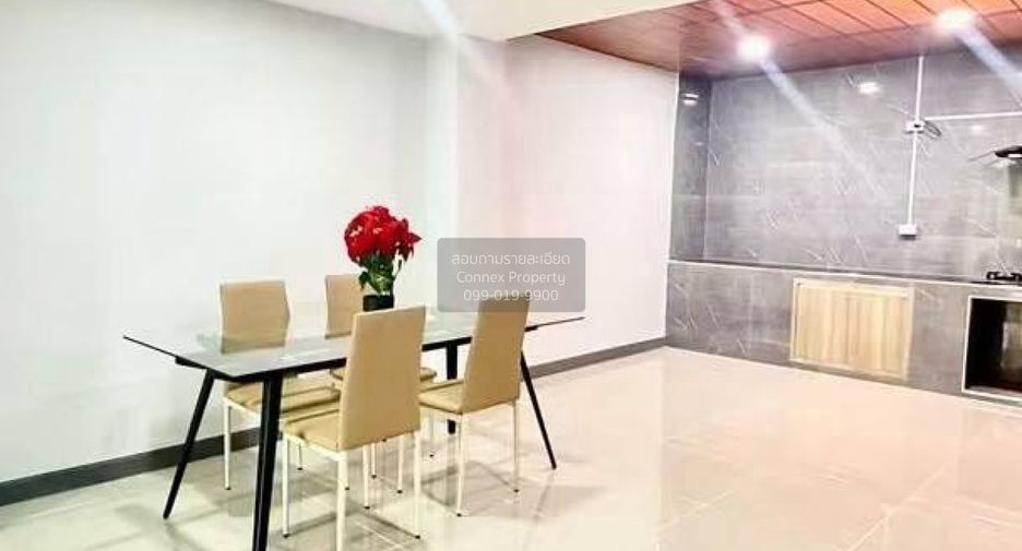 Casa adosada en venta de 3 habitaciones en Bang Yai, Nonthaburi