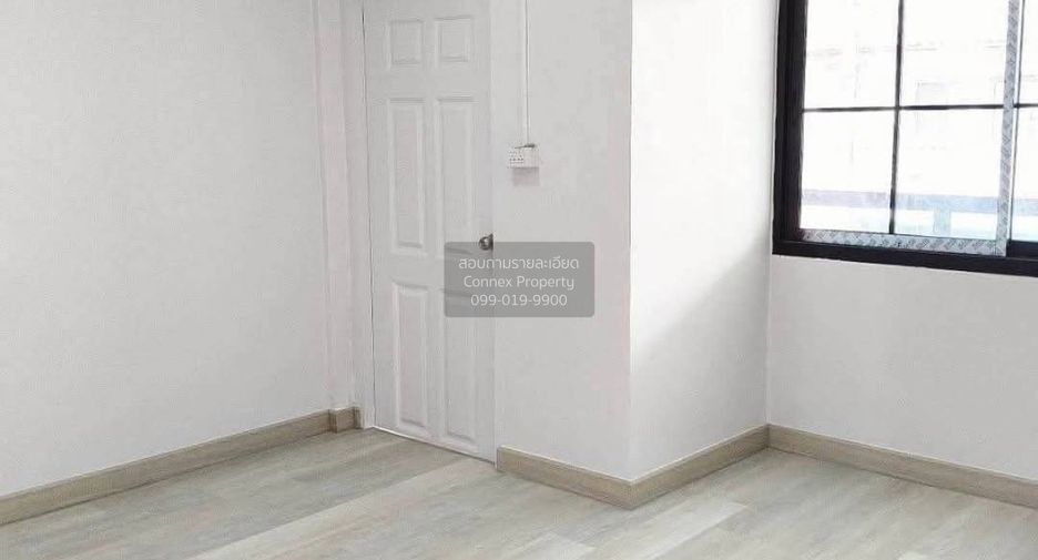 Casa adosada en venta de 3 habitaciones en Bang Yai, Nonthaburi