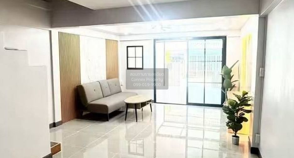 Casa adosada en venta de 3 habitaciones en Bang Yai, Nonthaburi