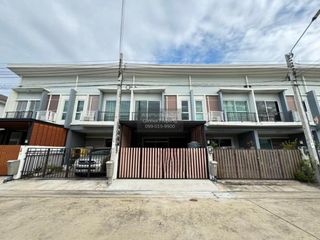 Casa adosada en venta de 3 habitaciones en Nong Khaem, Bangkok