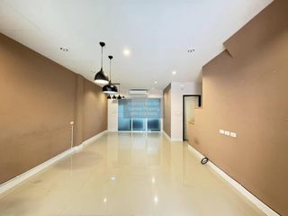 Casa adosada en venta de 3 habitaciones en Nong Khaem, Bangkok