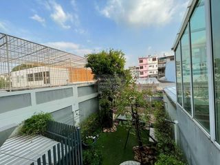 Casa adosada en venta de 4 habitaciones en Bang Kho Laem, Bangkok