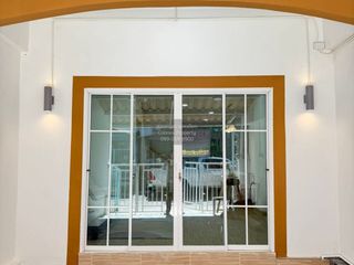 出售 3 卧室 联排别墅 在 Krathum Baen, Samut Sakhon