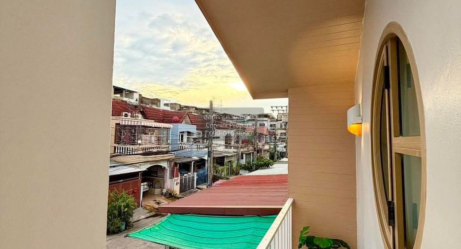 Casa adosada en venta de 3 habitaciones en Nong Khaem, Bangkok