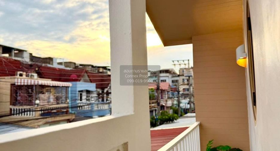 Casa adosada en venta de 3 habitaciones en Nong Khaem, Bangkok