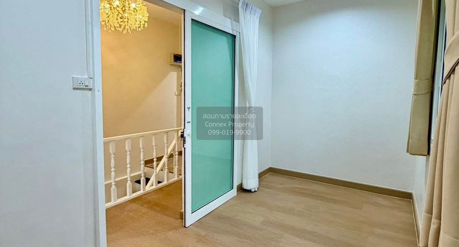 Casa adosada en venta de 3 habitaciones en Nong Khaem, Bangkok