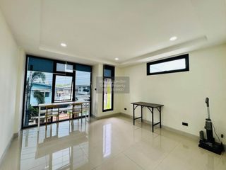 Casa adosada en venta de 3 habitaciones en Bang Na, Bangkok