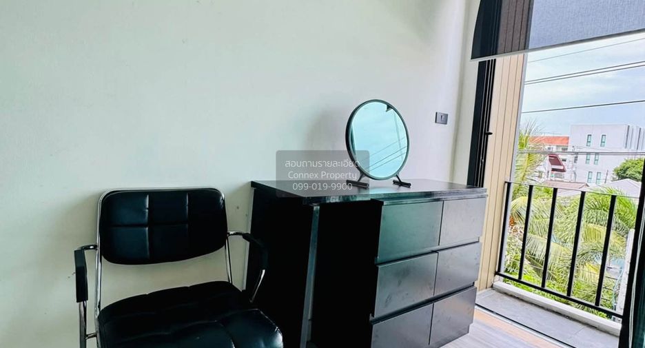Casa adosada en venta de 3 habitaciones en Bang Na, Bangkok