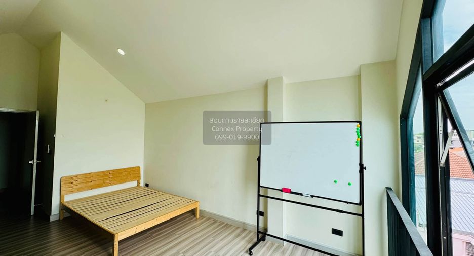 Casa adosada en venta de 3 habitaciones en Bang Na, Bangkok
