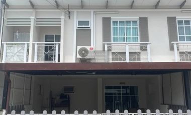 À vendre 4 chambres maison de ville à Thalang, Phuket