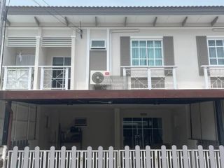 À vendre 4 chambres maison de ville à Thalang, Phuket