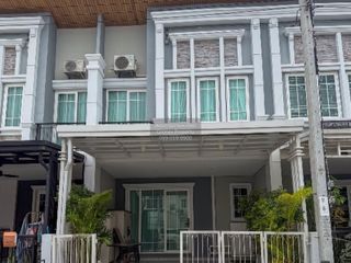 Casa adosada en venta de 4 habitaciones en Chom Thong, Bangkok