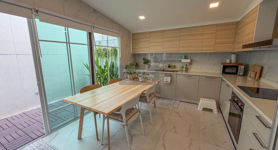 Casa adosada en venta de 4 habitaciones en Chom Thong, Bangkok