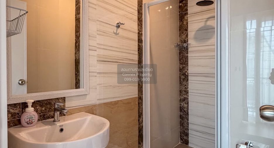 Casa adosada en venta de 4 habitaciones en Chom Thong, Bangkok